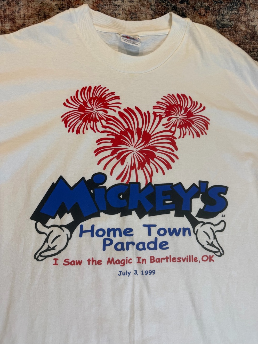 Beefy Hanes Disney Mickey Mouse Home Town Parade T-Shirt XL White 1999